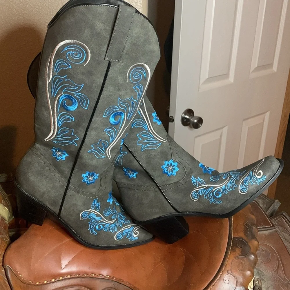 DEAL ALERT!!! Western Turquoise Embroidered Cowgirl Boots NEW in package - Picture 4 of 6